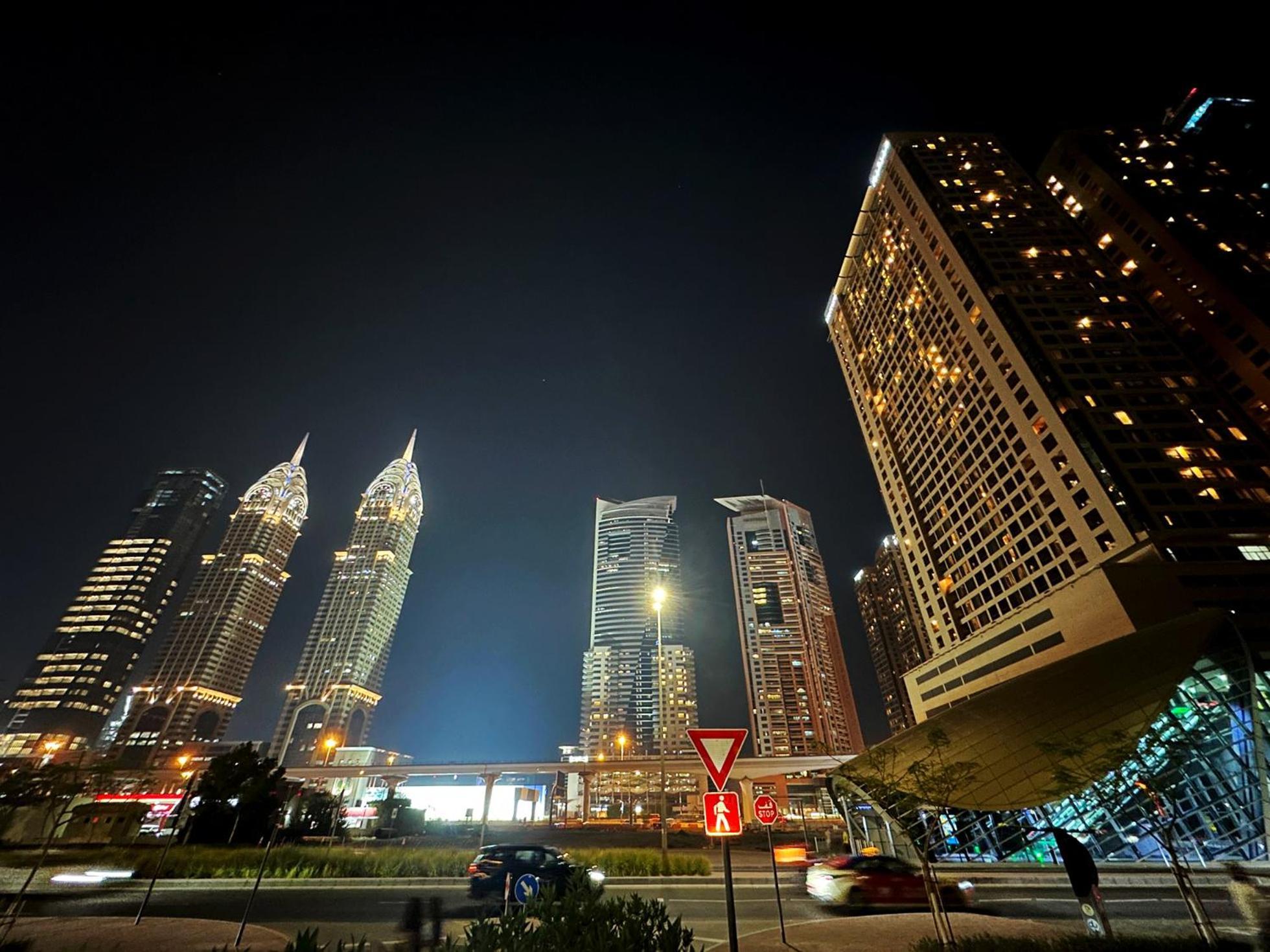 Quiet Partition Room In Tecom Barsha Heights Dubái Exterior foto